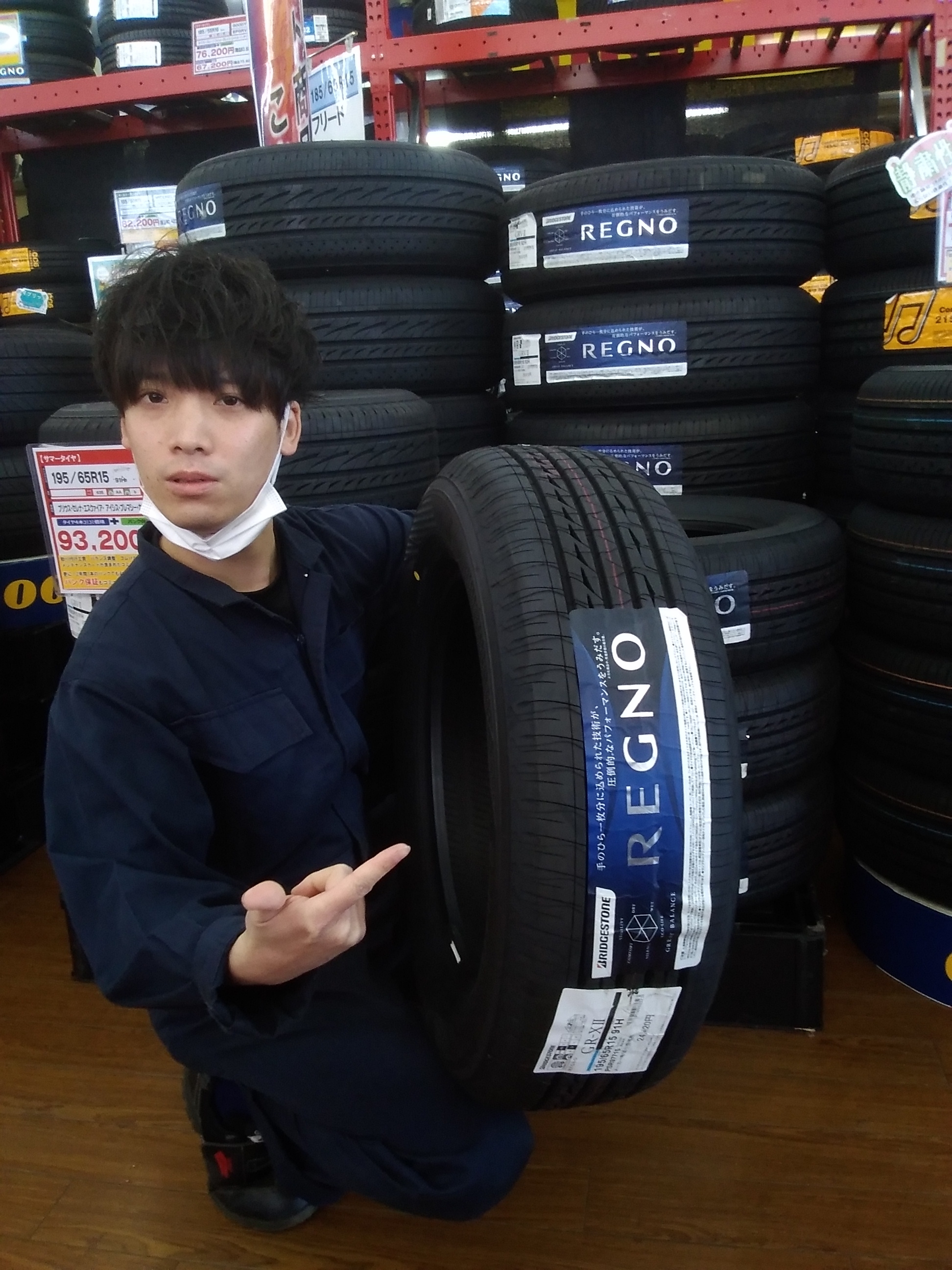 エスクァイア  純正タイヤ　195/65R15 ブリヂストン　レグノ レグノ（ブリヂストン） トヨタ専用 ヴォクシー ノア エスクァイア
